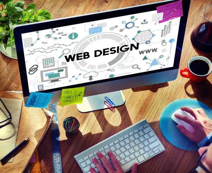 Image d'un web designer en création de site web